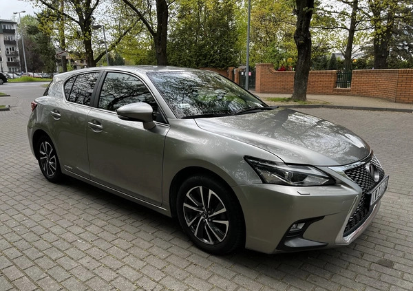 Lexus CT cena 82900 przebieg: 82200, rok produkcji 2017 z Warszawa małe 56